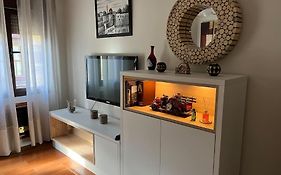 Apartamento En Luis Montoto, Nervion. Centrico